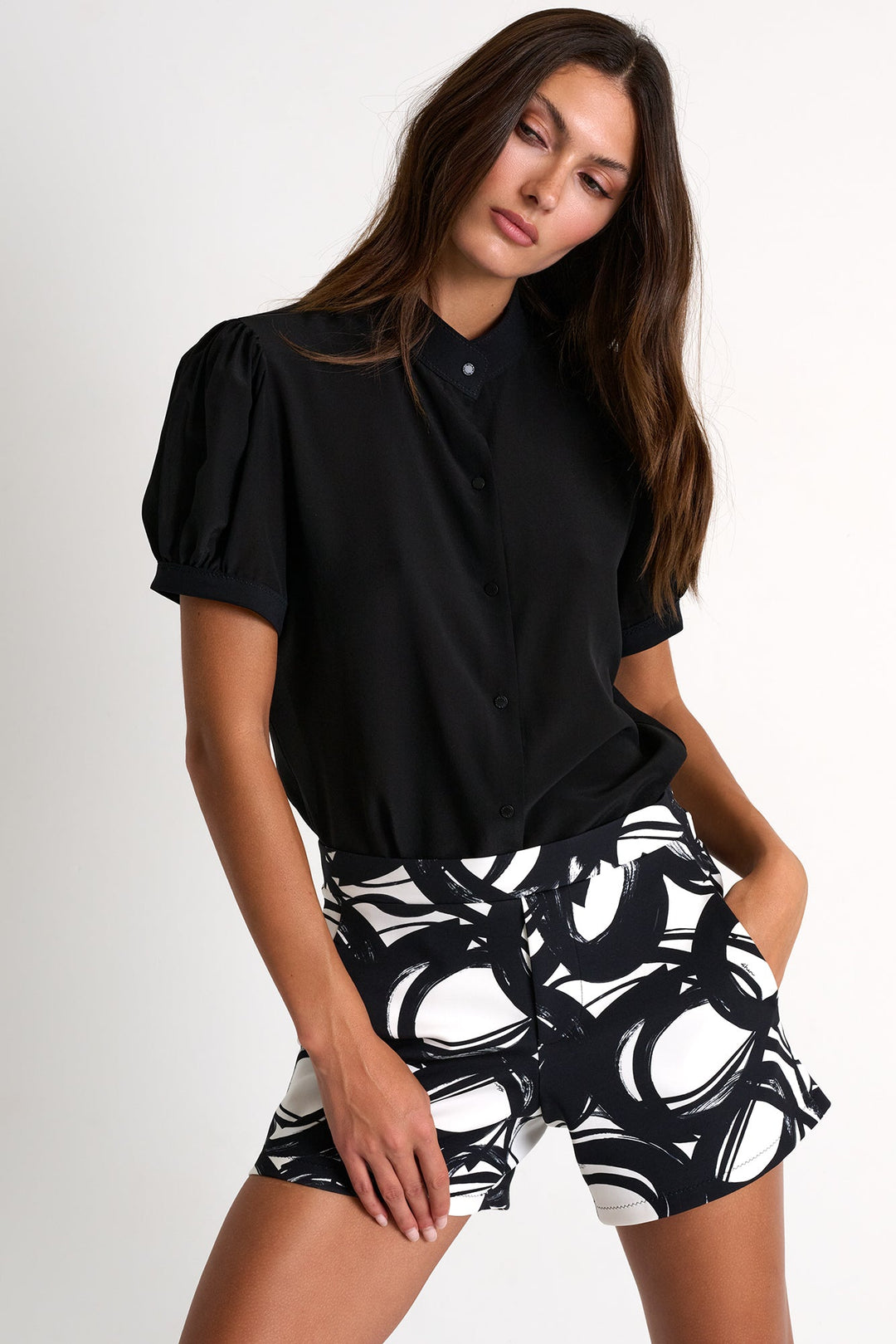 Contemporary Shorts - 52527-54-952 02 / 952 Luna / 75% POLYAMIDE, 25% ELASTANE