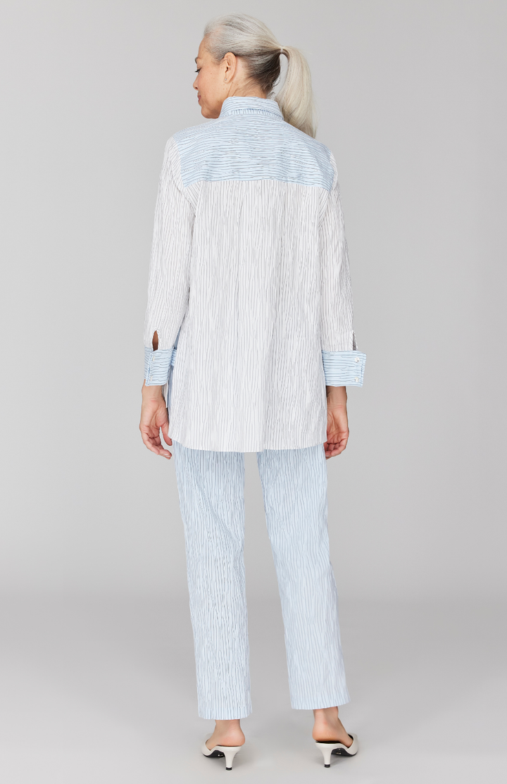 Fabienne is 5' 9" and wearing Blue in size XS.