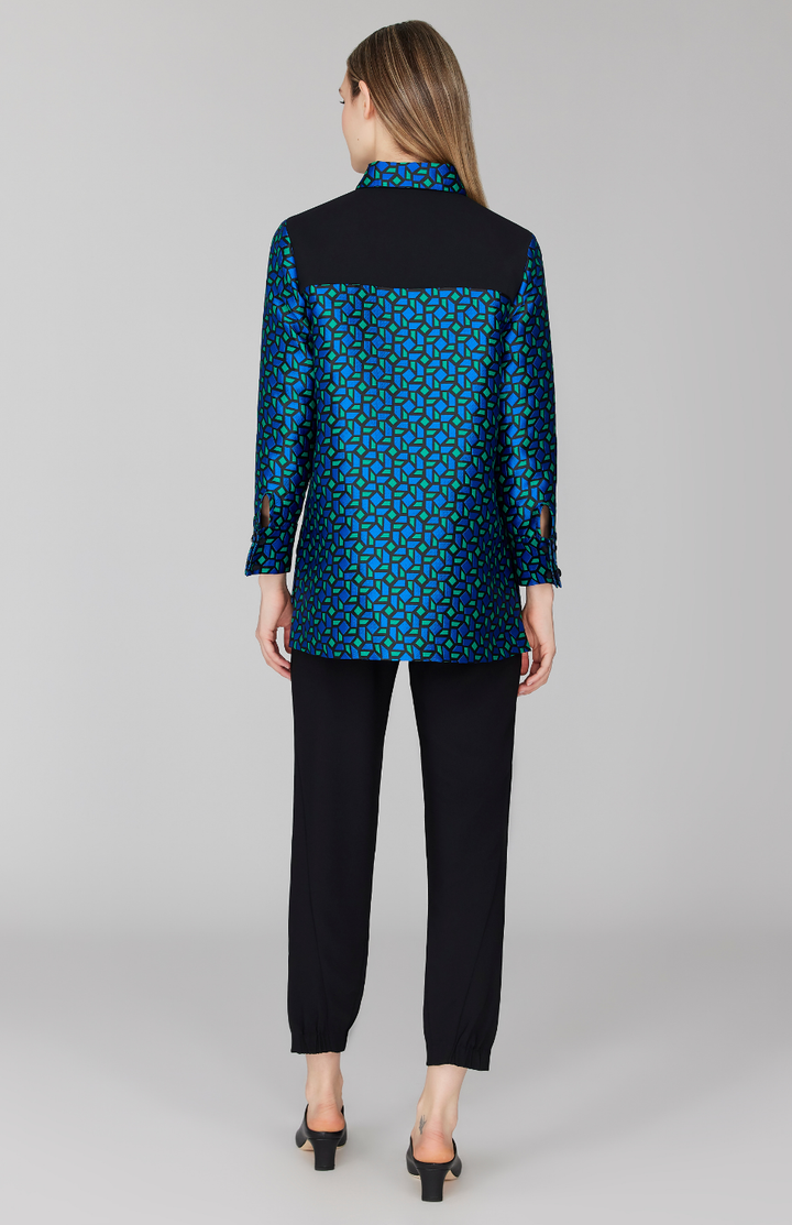 Morgan is 5' 11" and wearing Multi in size XS.