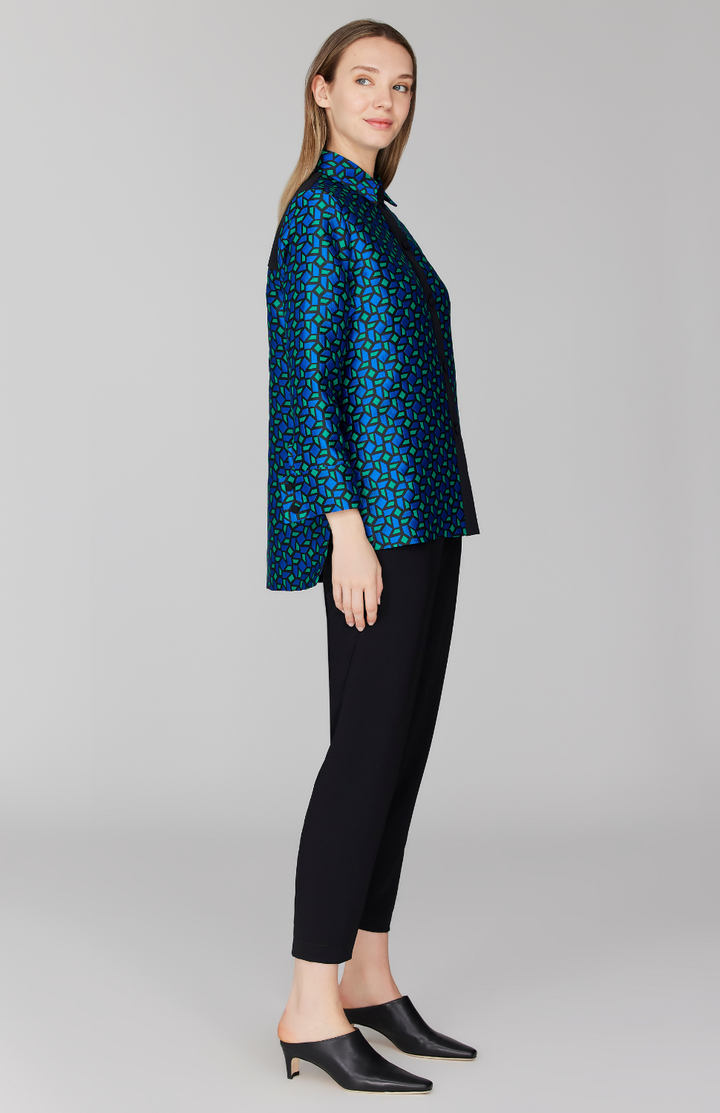 Morgan is 5' 11" and wearing Multi in size XS.