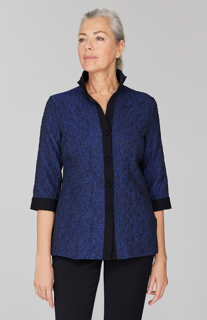 Fabienne is 5' 9" and wearing Marine in size XS.