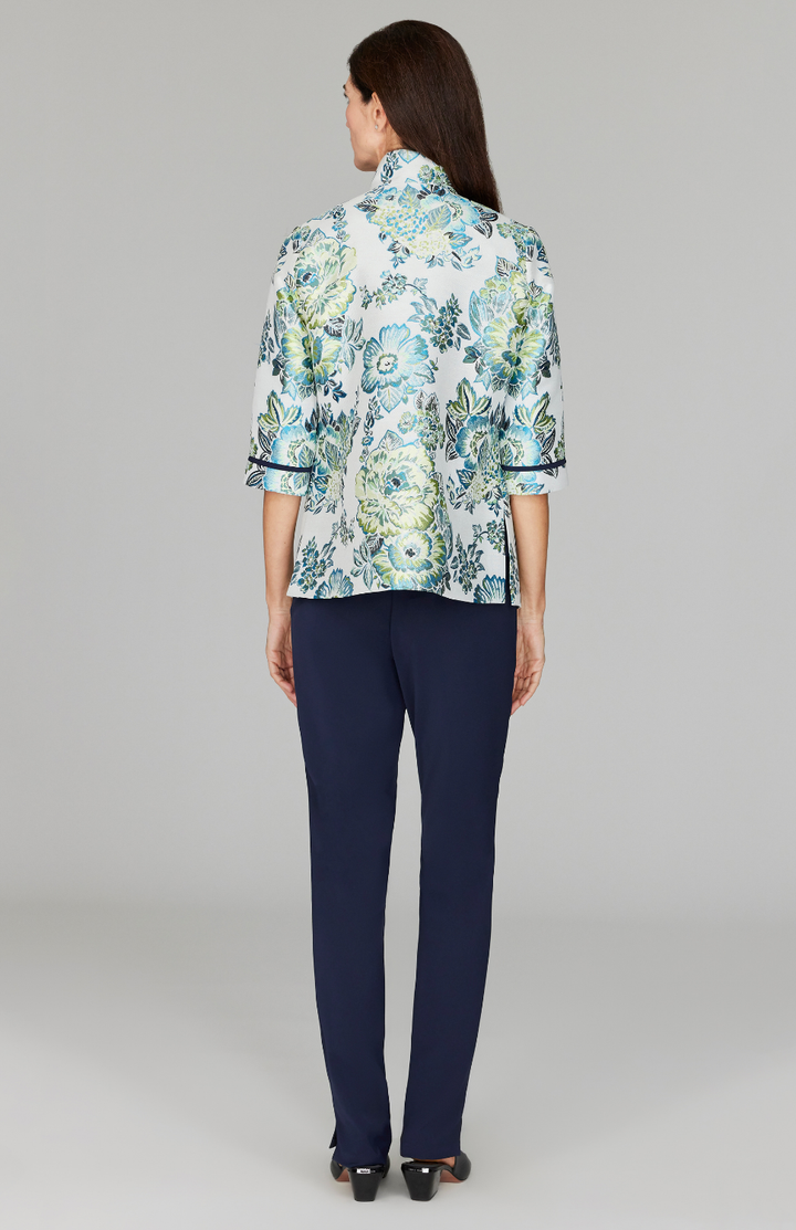 Ekaterina is 5'10" and wearing a size XS.