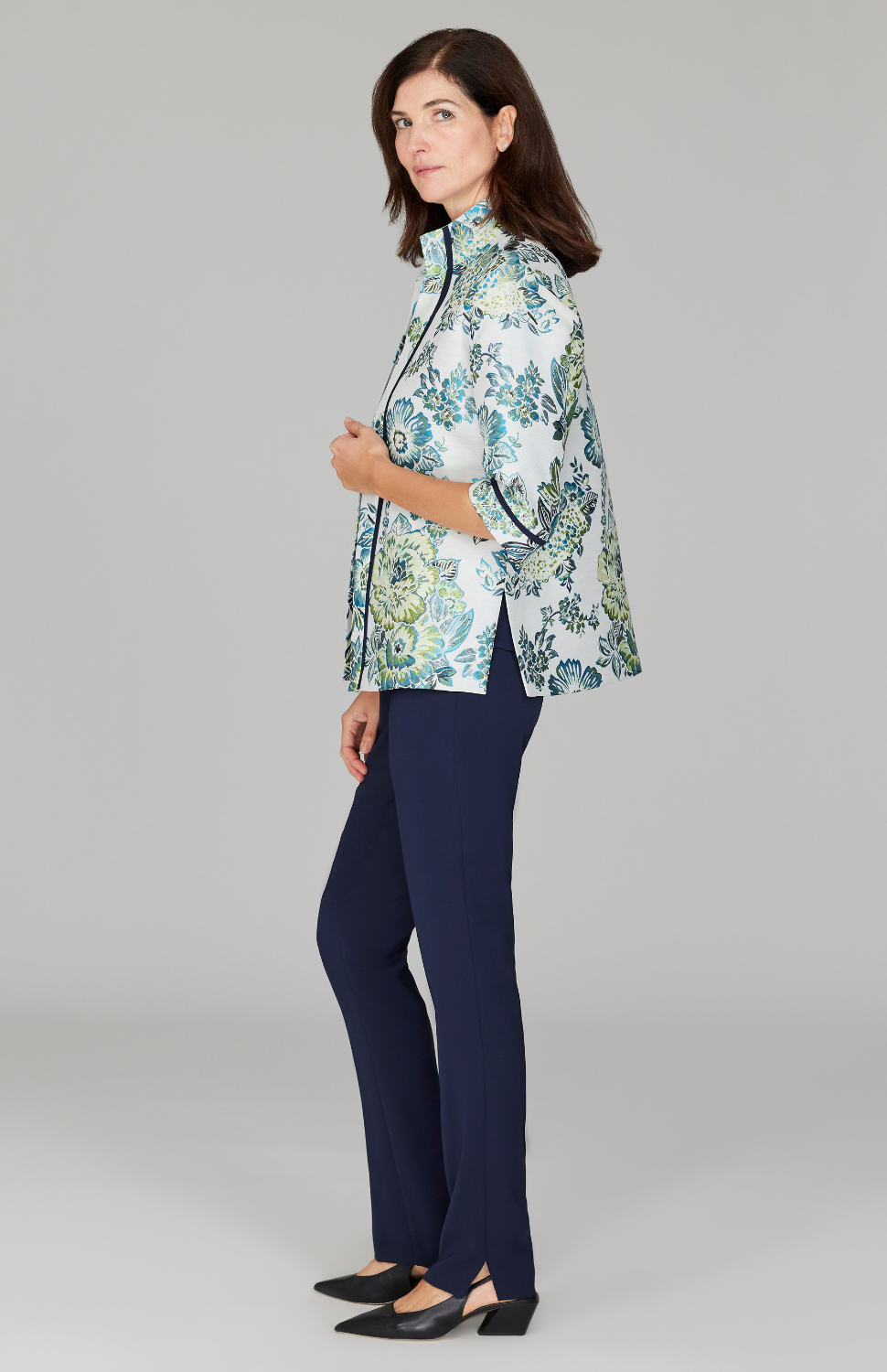 Ekaterina is 5'10" and wearing a size XS.
