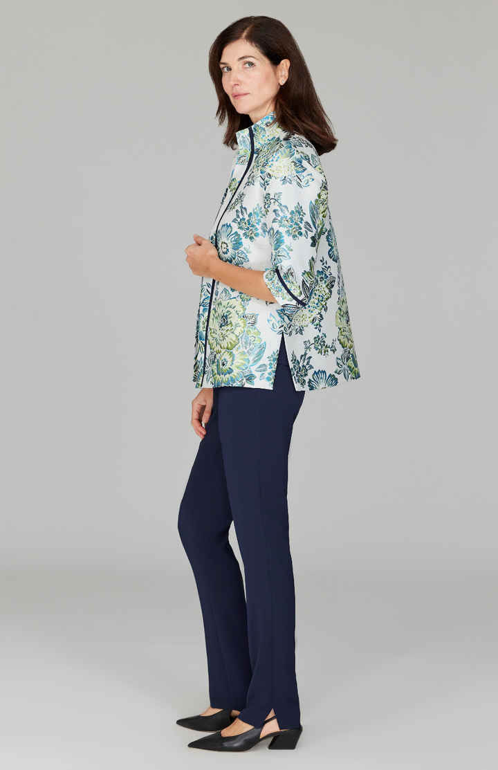Ekaterina is 5'10" and wearing a size XS.