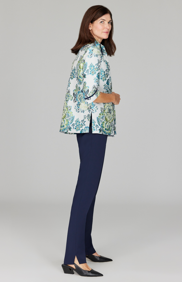 Ekaterina is 5'10" and wearing a size XS.