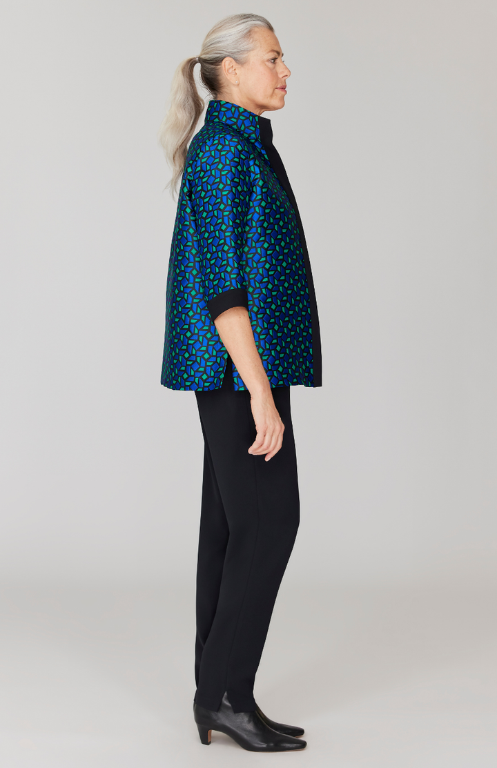 Fabienne is 5' 9" and wearing Multi in size XS.