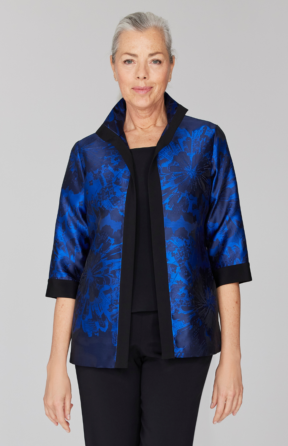 Fabienne is 5' 9" and wearing Blue in size XS.