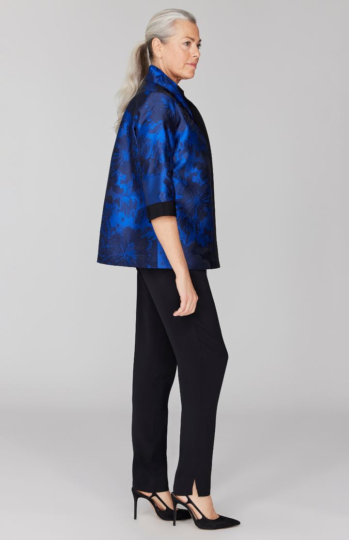 Fabienne is 5' 9" and wearing Blue in size XS.