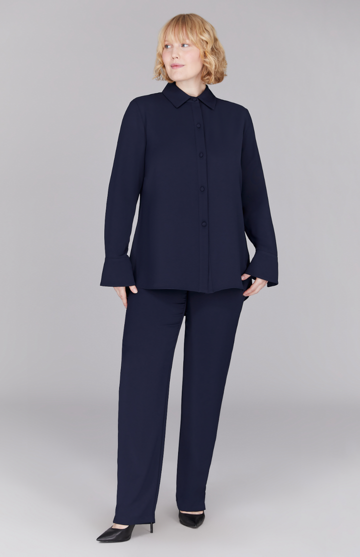 Molly is wearing Midnight in M.