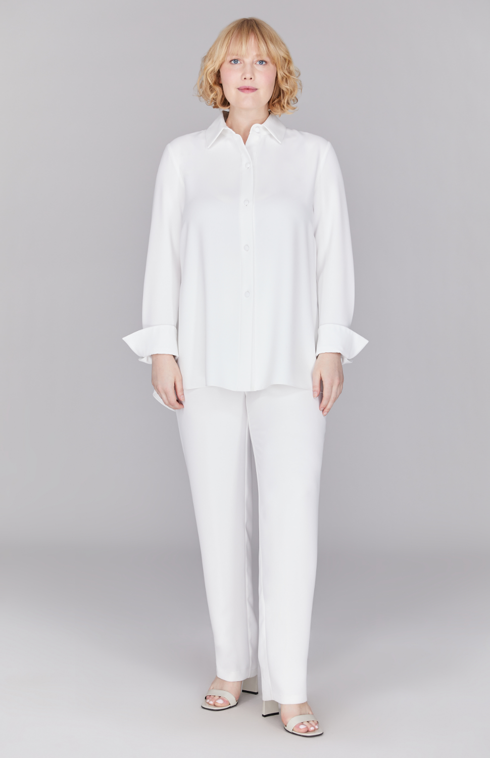 Molly is wearing Pearl in M.