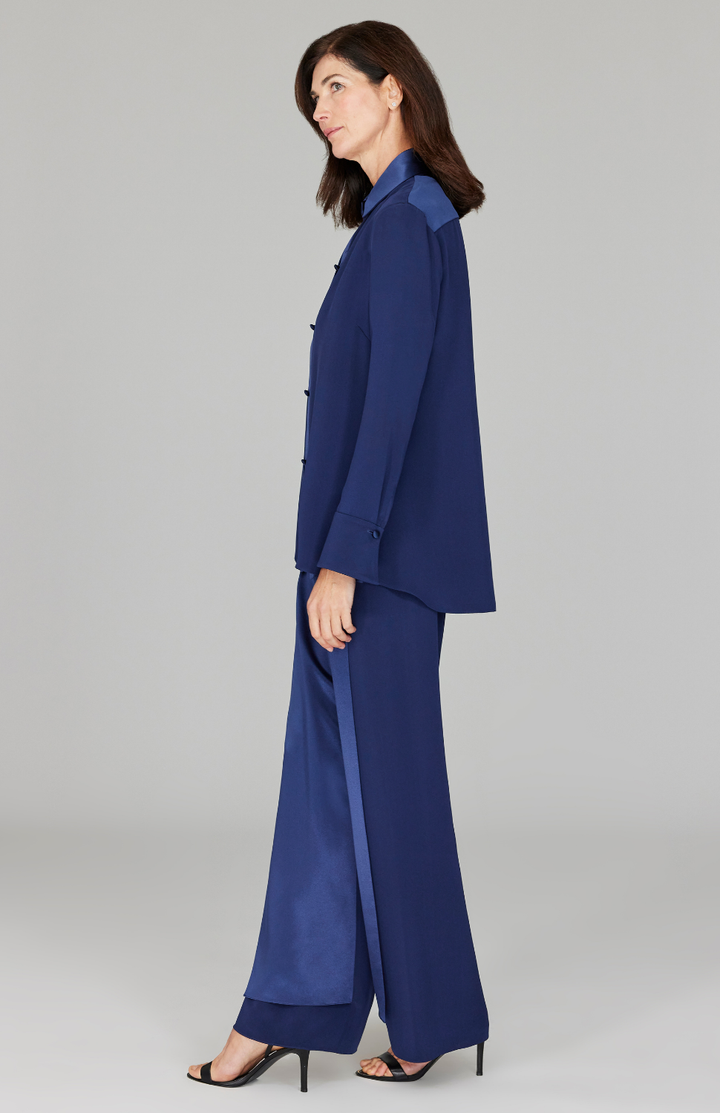 Ekaterina is 5'10" and wearing a size XS in Marine.