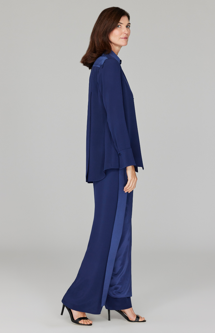 Ekaterina is 5'10" and wearing a size XS in Marine.