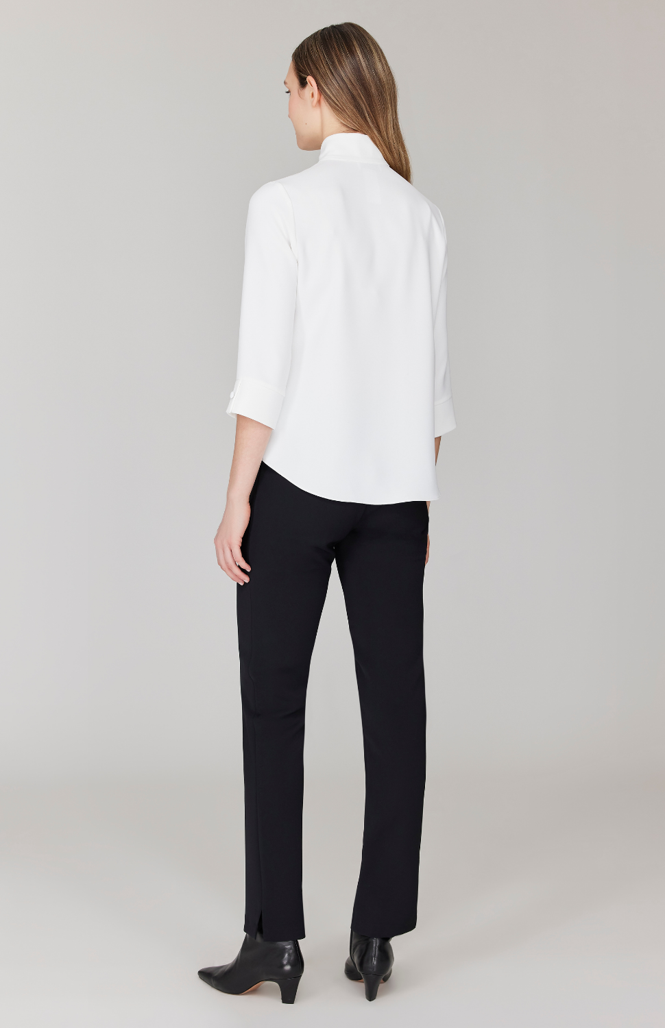 Morgan is 5' 11" and wearing Pearl in size XS.