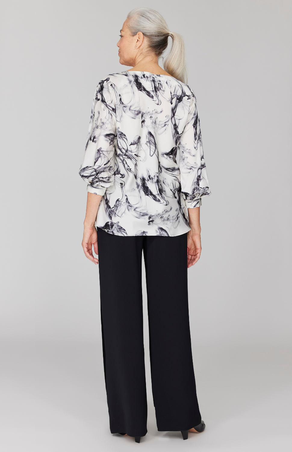 Fabienne is 5' 9" and wearing Black and White in size XS.