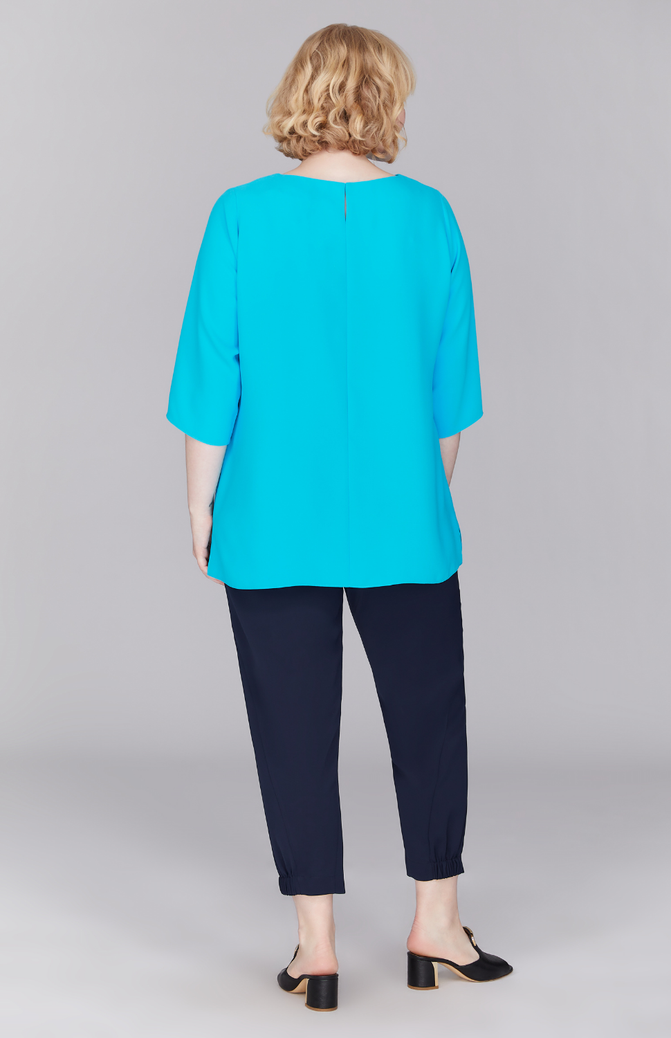 Molly is 5' 8.5" and Midnight in L.