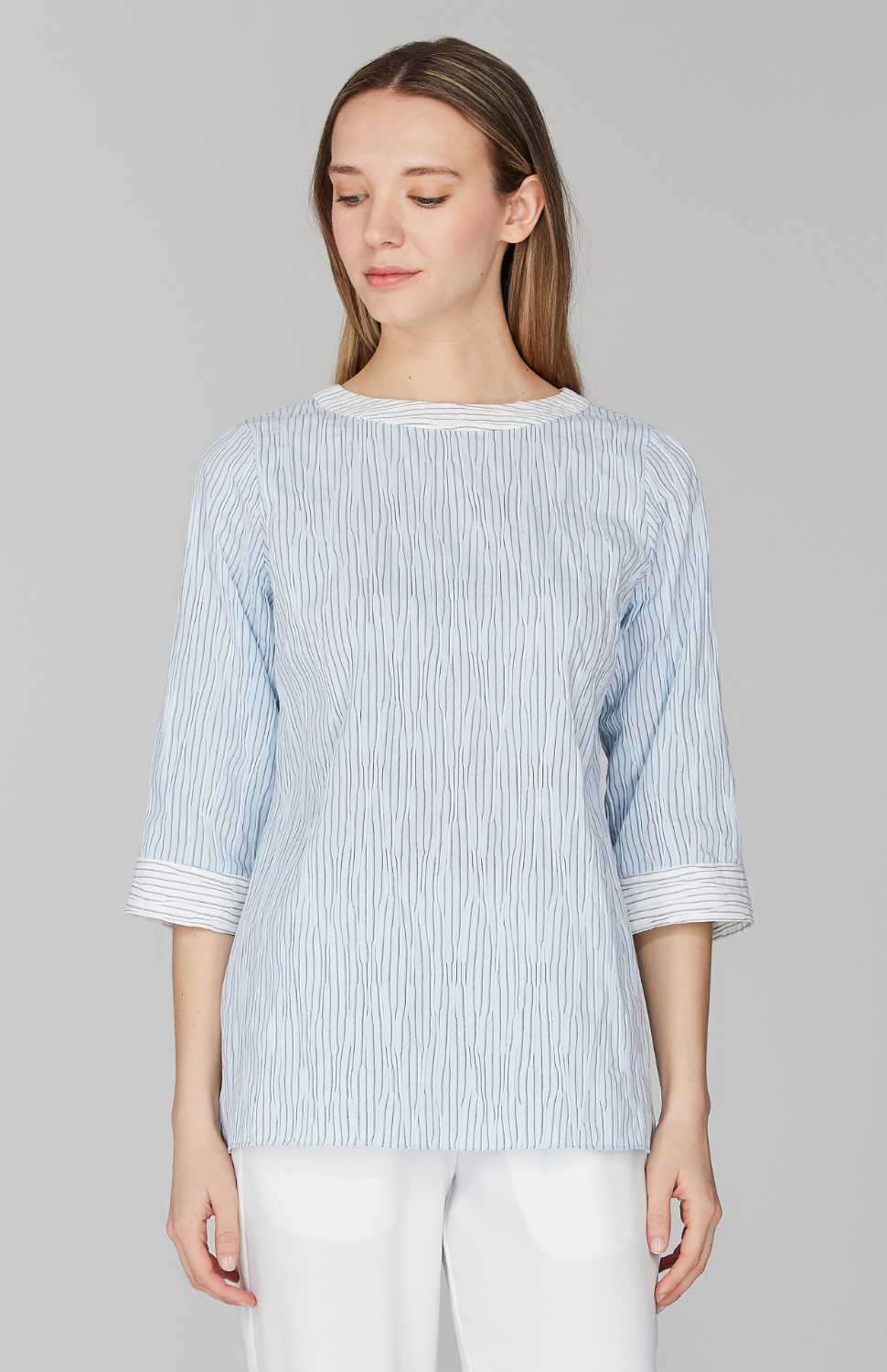 Morgan is 5' 11" and wearing Blue in size XS.