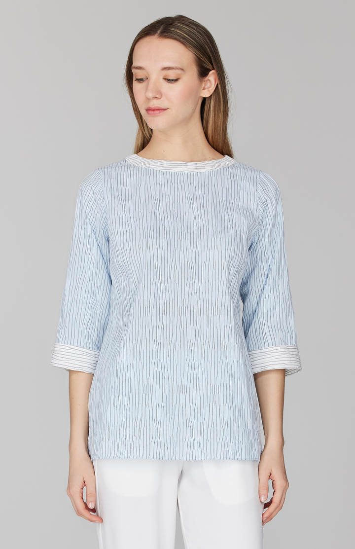 Morgan is 5' 11" and wearing Blue in size XS.