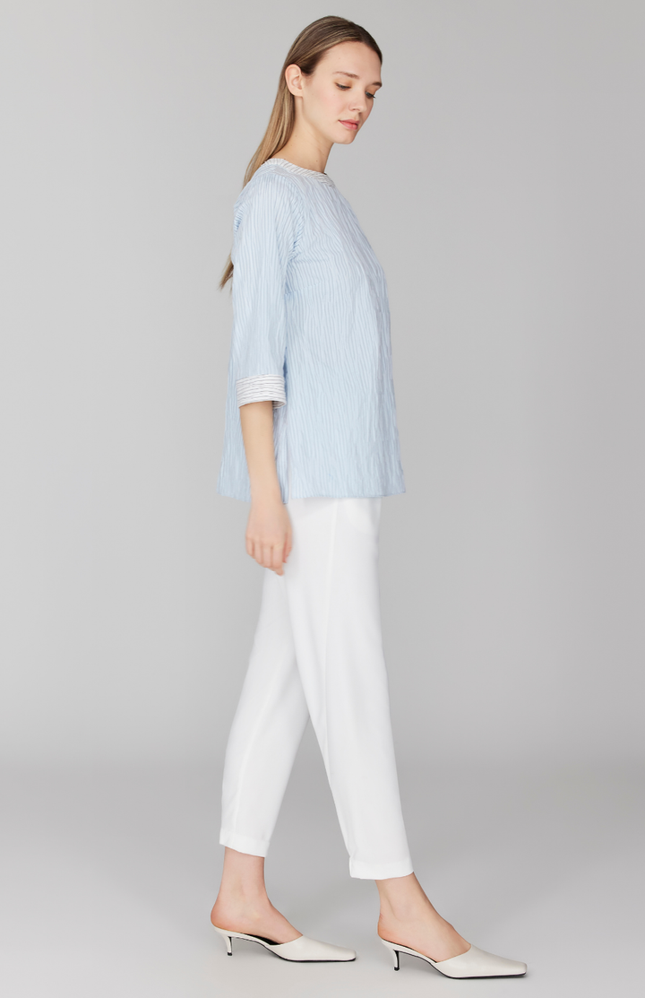 Morgan is 5' 11" and wearing Blue in size XS.