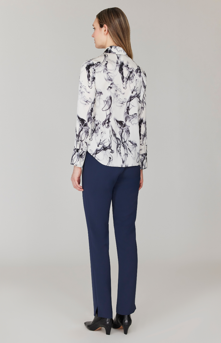 Morgan is 5' 11" and wearing Black and White in size XS.