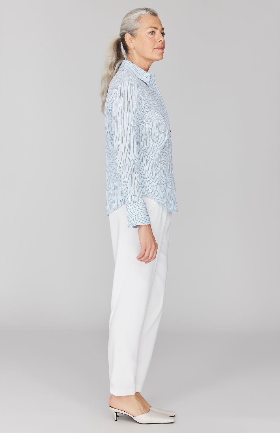 Fabienne is 5' 9" and wearing Blue in size XS.