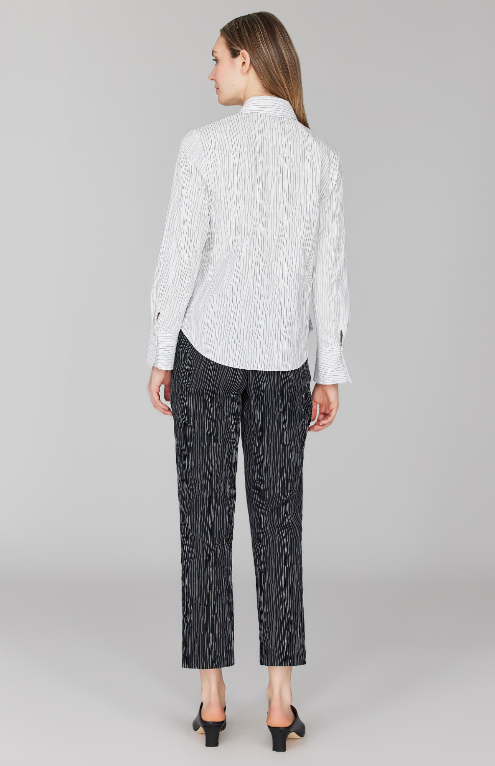 Morgan is 5' 11" and wearing White in size XS.