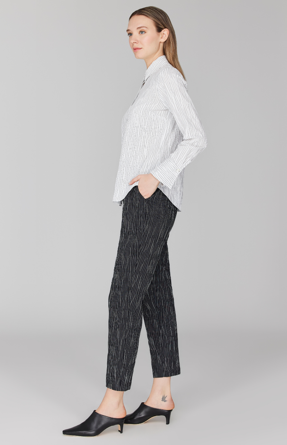 Morgan is 5' 11" and wearing Black in size XS.