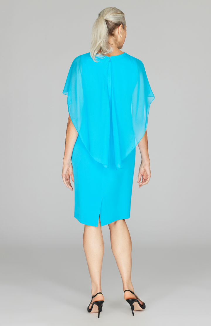 Fabienne is wearing Cyan in size XS.