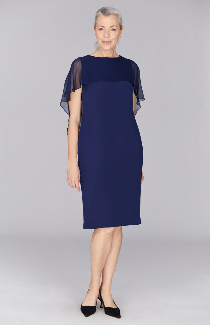 Fabienne is wearing Marine in size XS