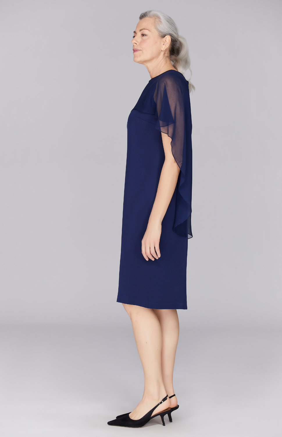 Fabienne is wearing Marine in size XS