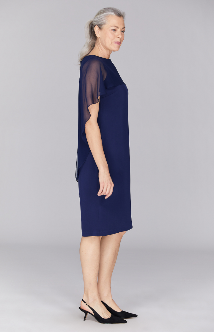 Fabienne is wearing Marine in size XS