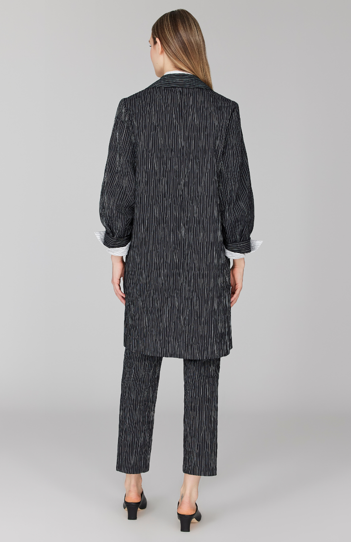 Morgan is 5' 11" and wearing Black in size XS.