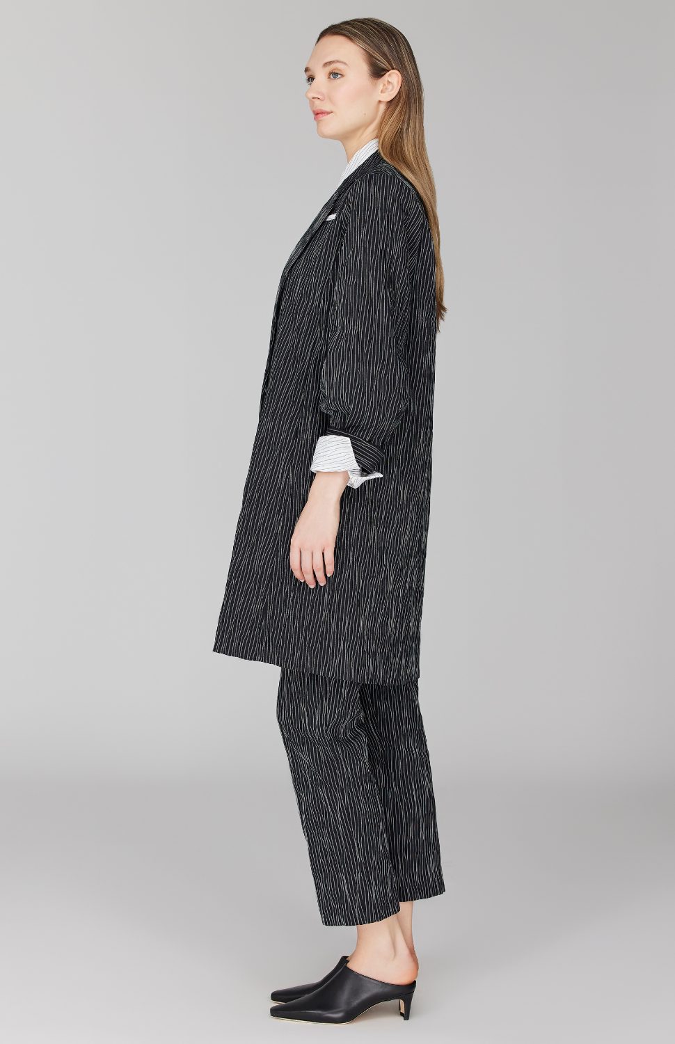 Morgan is 5' 11" and wearing Black in size XS.