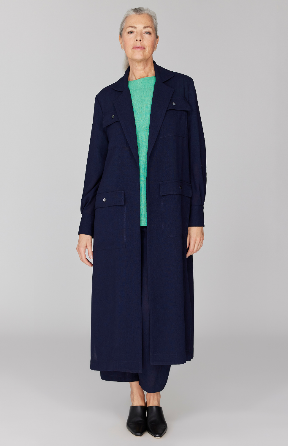 Fabienne is 5' 9" and wearing Midnight in size XS.