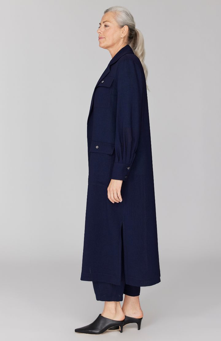 Fabienne is 5' 9" and wearing Midnight in size XS.