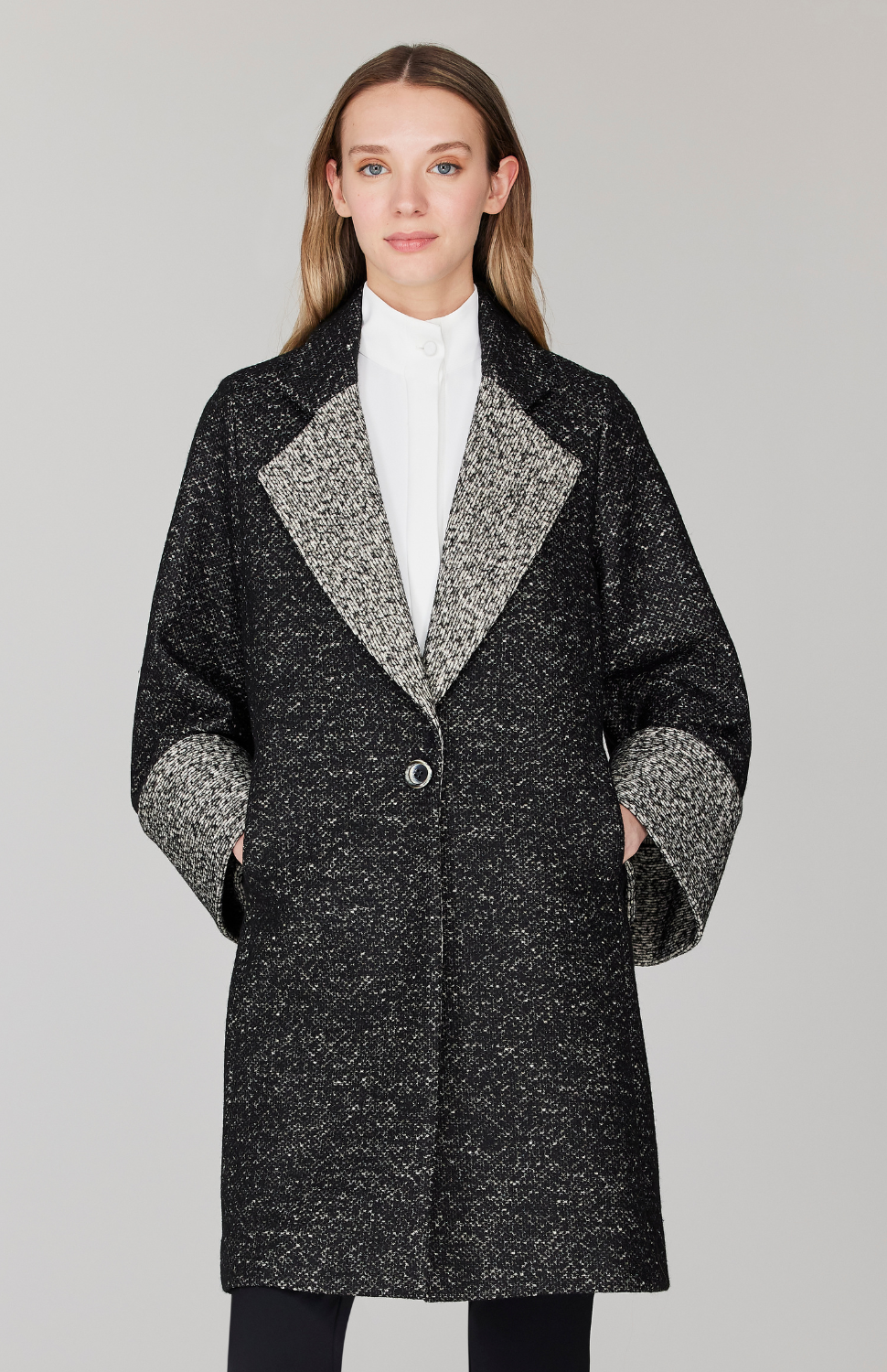 Morgan is 5' 11" and wearing Black and White in size XS.