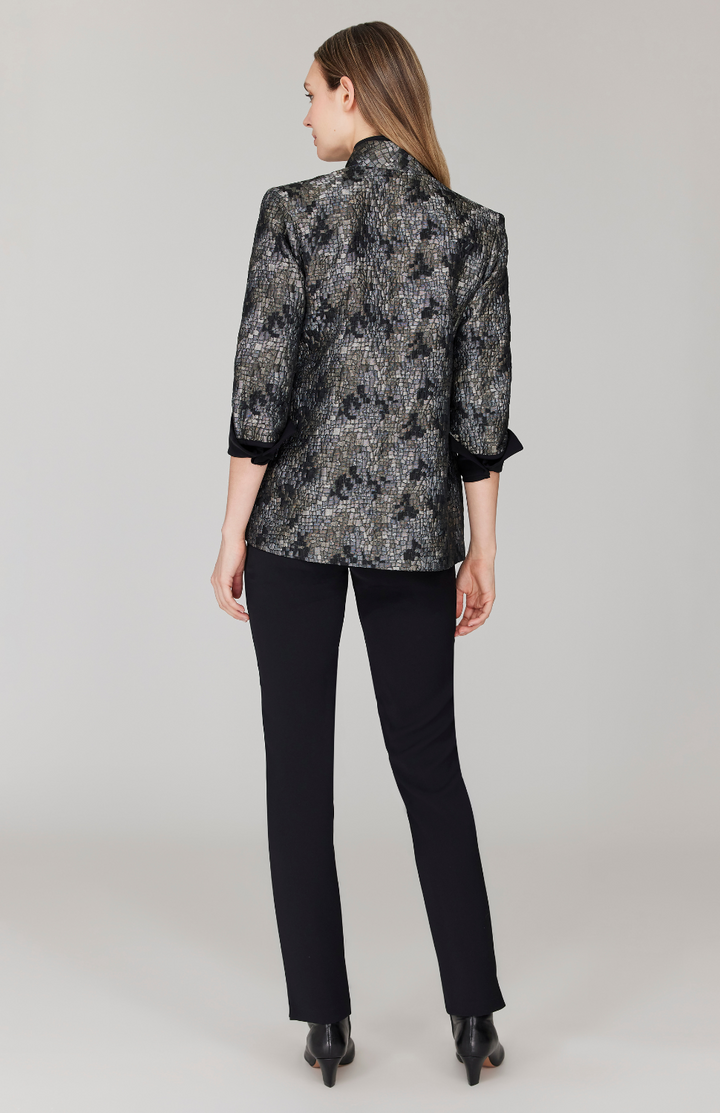 Morgan is 5' 11" and wearing Grey Multi in size XS.