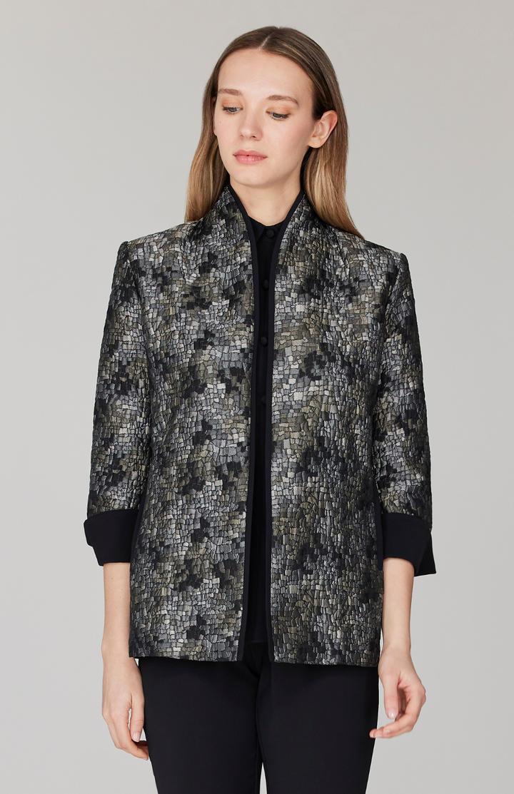 Morgan is 5' 11" and wearing Grey Multi in size XS.