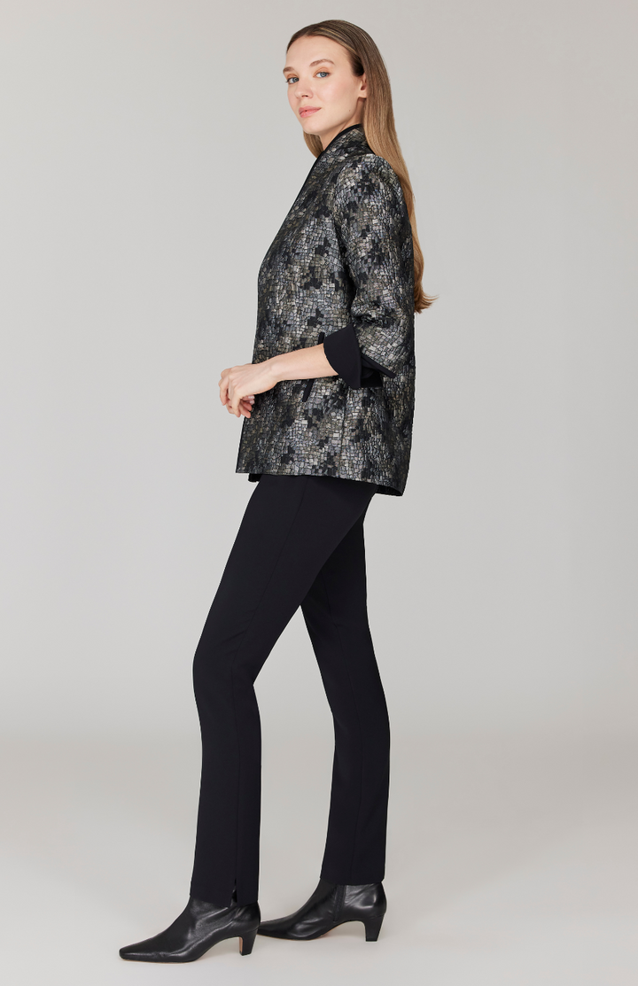 Morgan is 5' 11" and wearing Grey Multi in size XS.