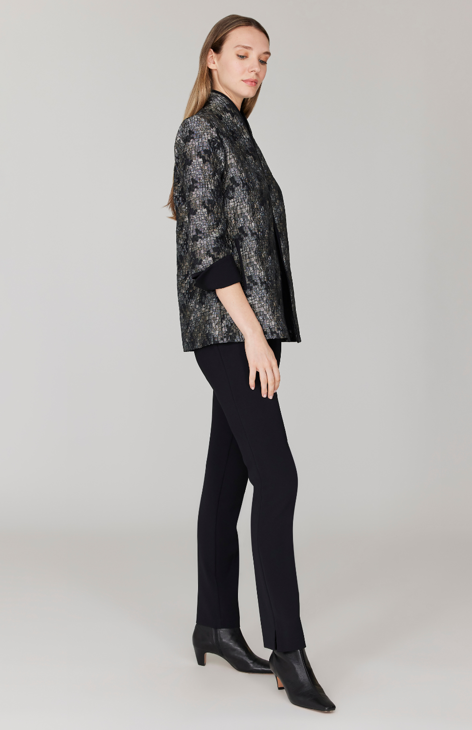 Morgan is 5' 11" and wearing Grey Multi in size XS.