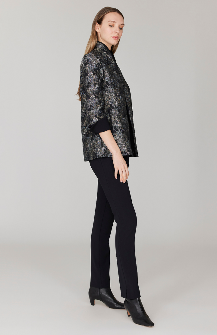 Morgan is 5' 11" and wearing Grey Multi in size XS.