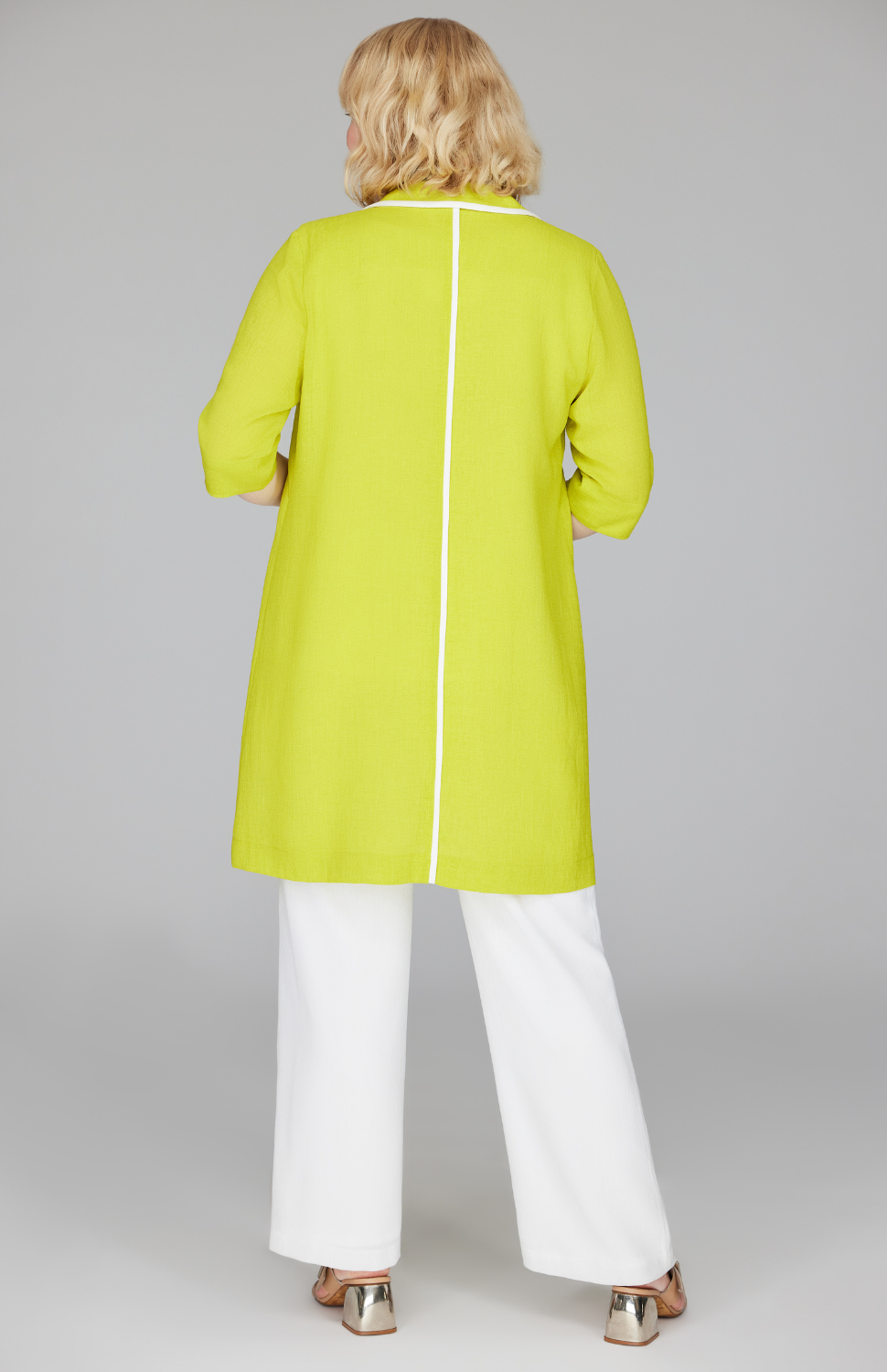 Molly is wearing Citrus in size M.