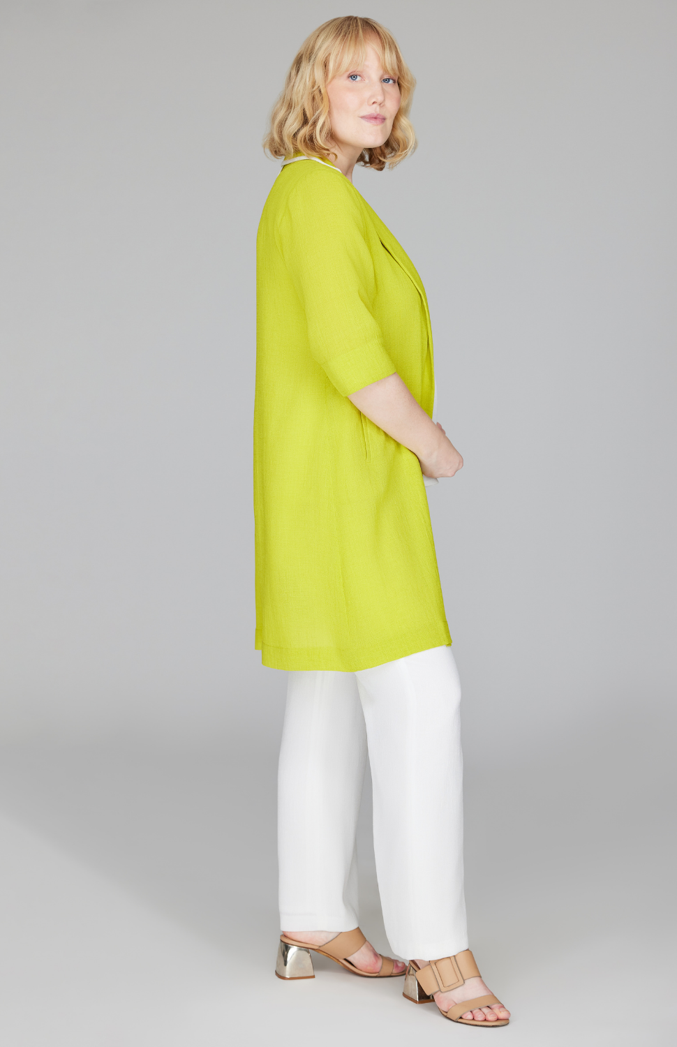 Molly is wearing Citrus in size M.