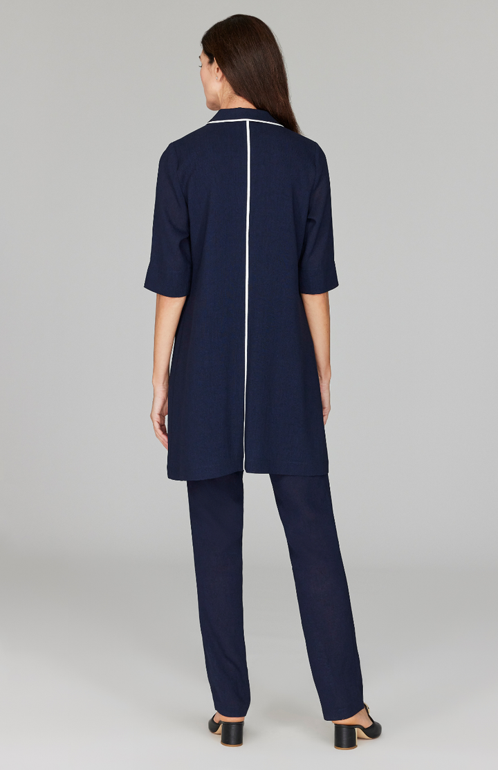 Ekaterina is 5'10" and is wearing a size XS in Midnight.