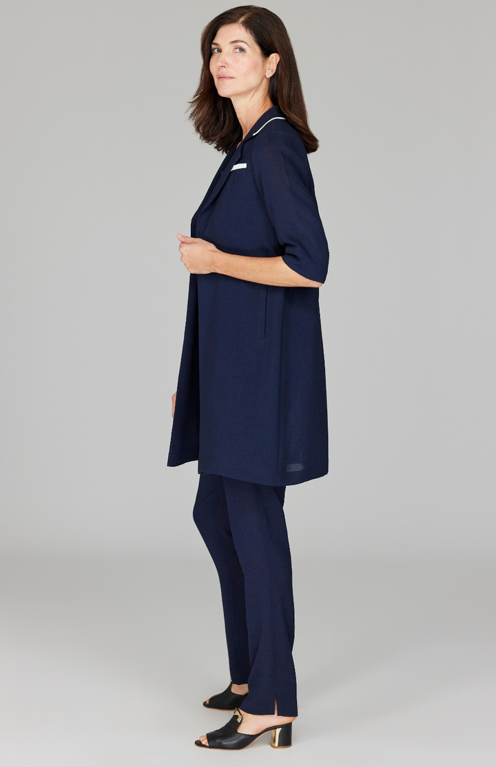 Ekaterina is 5'10" and is wearing a size XS in Midnight.