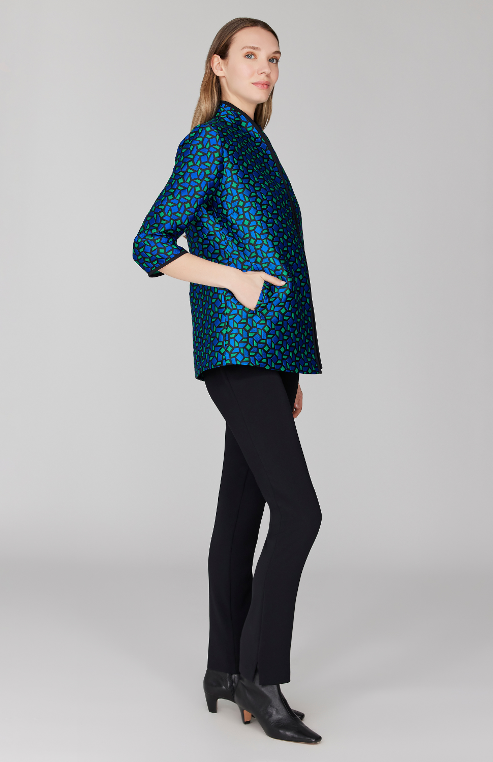 Morgan is 5' 11" and wearing Multi in size XS.