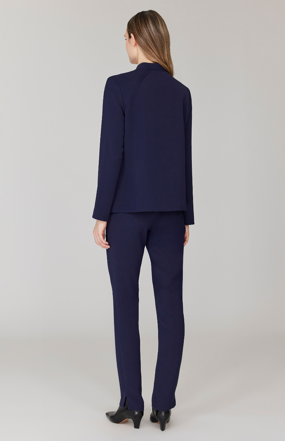 Morgan is 5' 11" and wearing Midnight in size XS.