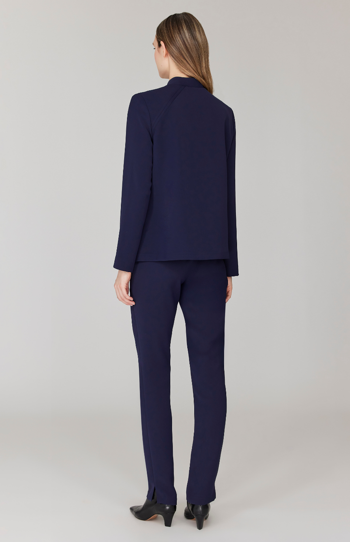 Morgan is 5' 11" and wearing Midnight in size XS.