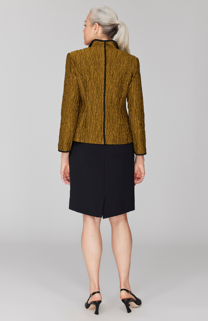 Fabienne is 5' 9" and wearing Gold in size XS.