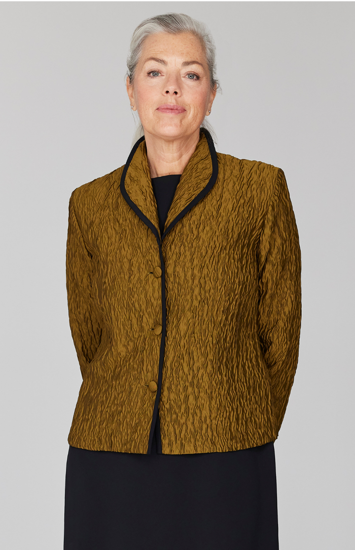 Fabienne is 5' 9" and wearing Gold in size XS.