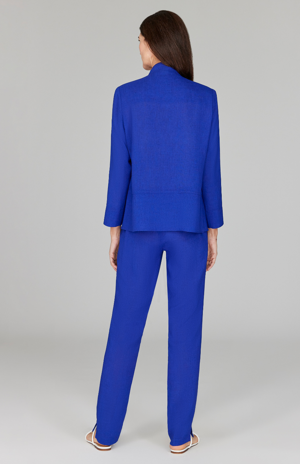 Ekaterina is 5'10" and wearing a size XS in Cobalt.